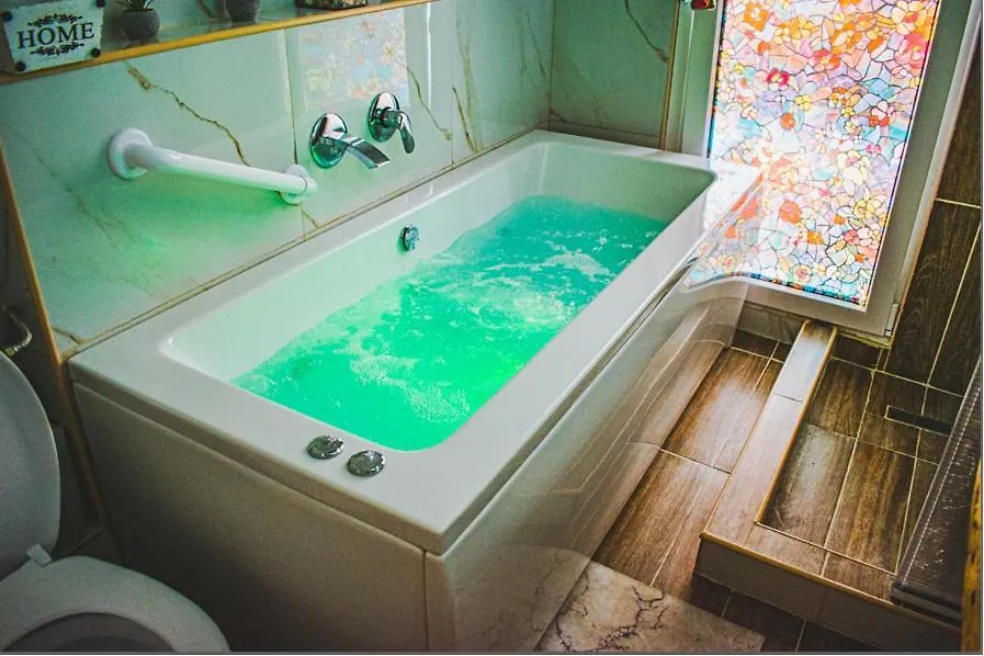 Kassandrou Suite Hot Tub-Jakuzzi - 2 Bedrooms - Big Balcony - Center Thessaloniki